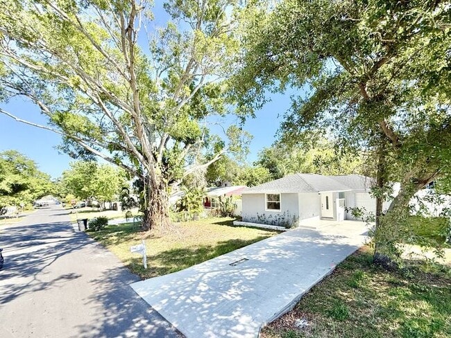 Building Photo - 2712 60th Ave N