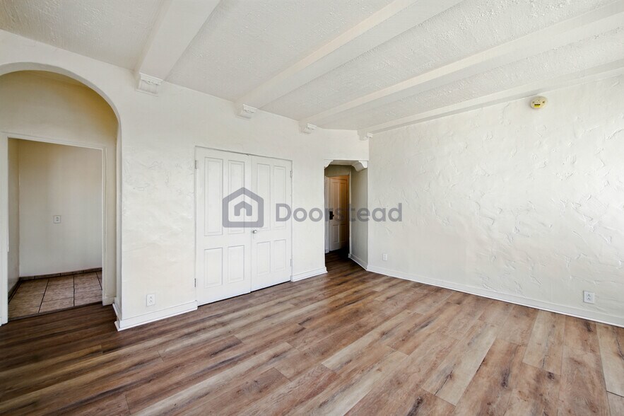 Building Photo - 3339 W 8th St