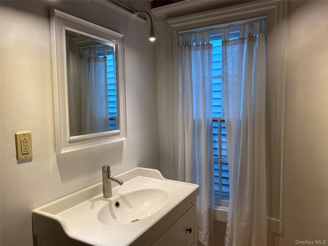 Building Photo - 66 Dodge St