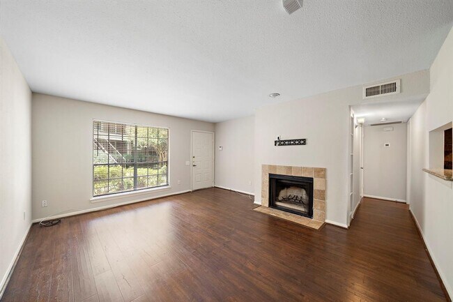 Building Photo - 1860 White Oak Dr