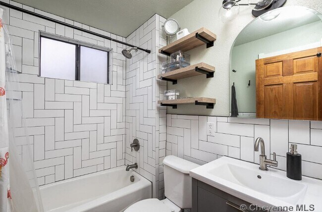 Building Photo - $500 OFF FIRST MONTH'S RENT!!!