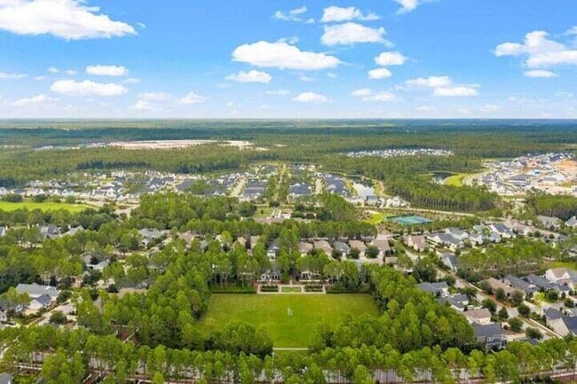 Building Photo - 323A Suwannee Dr