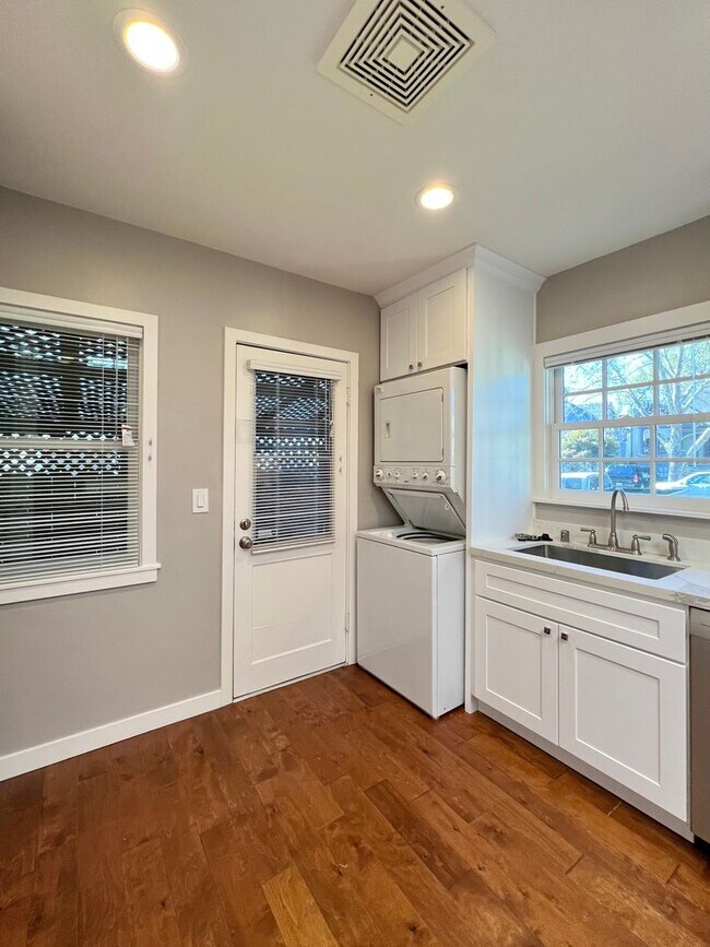 Building Photo - 2 Bedrooms, 1 Bathroom Charmer Near Downtown Napa