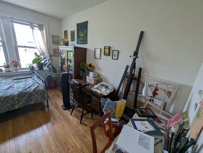 Building Photo - Newly Renovated 1 Bedroom in Rogers Park/L...