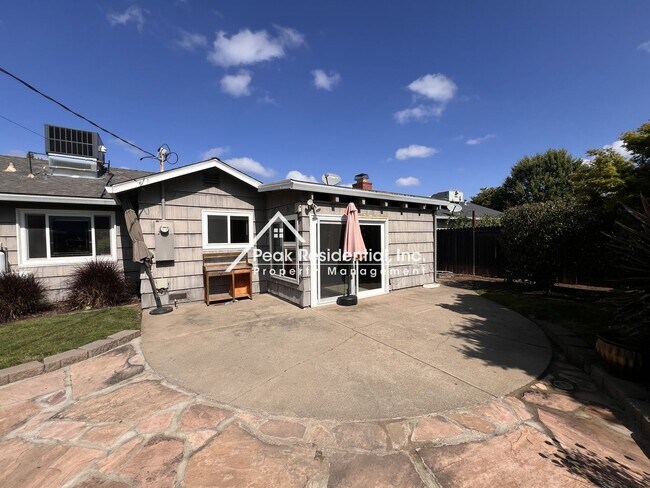 Building Photo - Spacious 2bd/2ba Arden Area Home-Must See!