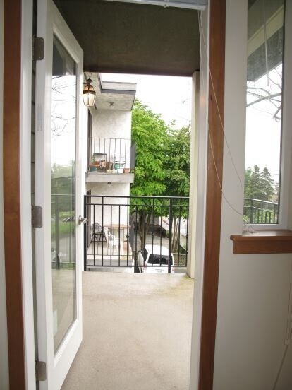 Building Photo - Gorgeous 3 bed/3.5 bath Queen Anne Townhouse!