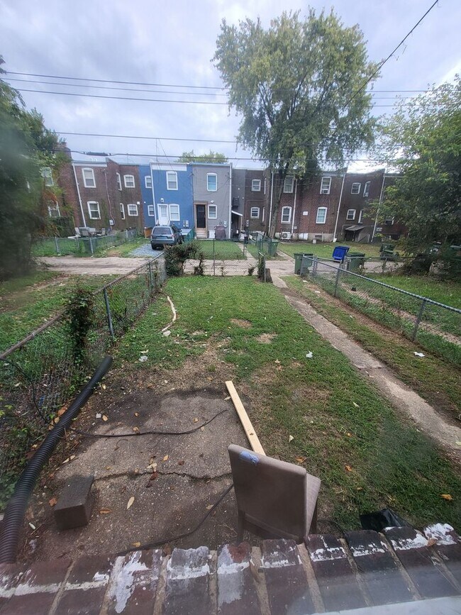 Building Photo - 915 Jack St