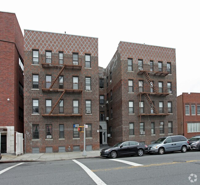 Building Photo - The Fine Court