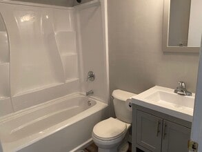 Building Photo - Maryville 37803 - 2-bedroom, 1-bath Duplex for Rent in Blount County - Call Chad Weeks (865) 567-...