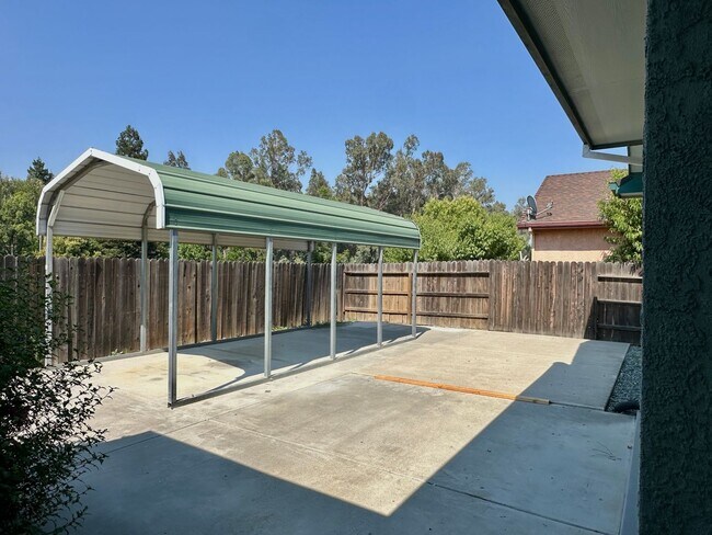 Building Photo - House Available Now!