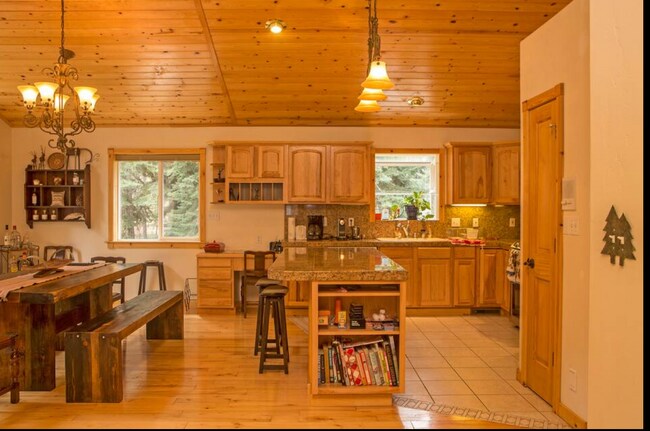 Primary Photo - 10565 Laurelwood Dr