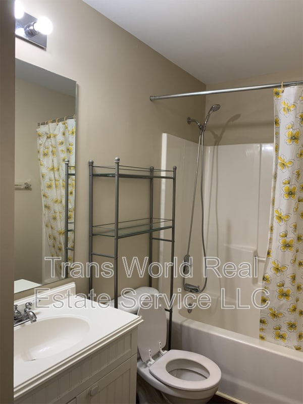 Building Photo - 4610 Blue Iris Way