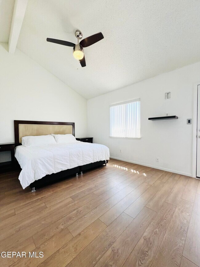 Building Photo - 7804 Plaza Blanca St