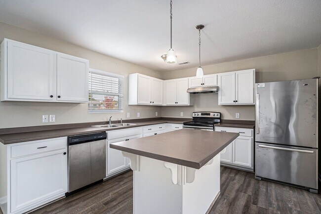 Building Photo - Newer 4 Bedroom for Lease