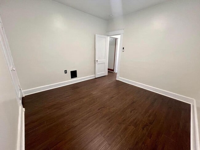 Building Photo - 301 Folts St