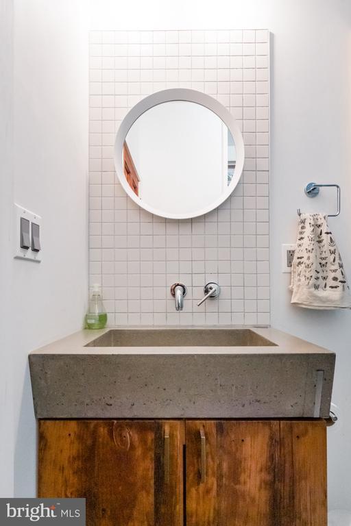 Building Photo - 1912 E Cumberland St