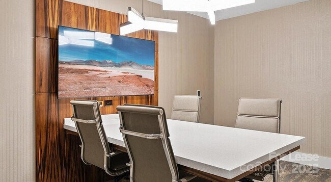 Building Photo - 4425 Sharon Rd