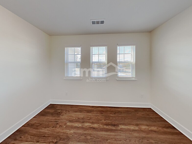 Building Photo - 2924 Throneberry Ln