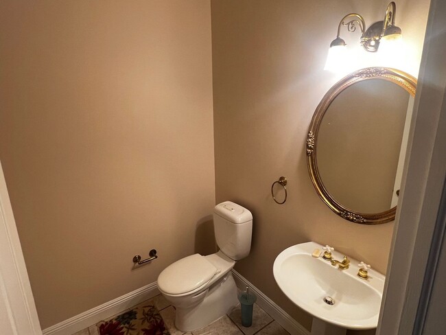 Building Photo - 2708 Bayhill Dr