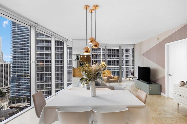 Building Photo - 495 Brickell Ave