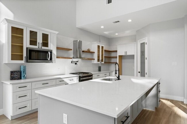 Building Photo - 7007 Longmire Cir