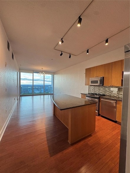 Building Photo - 150 E Robinson St