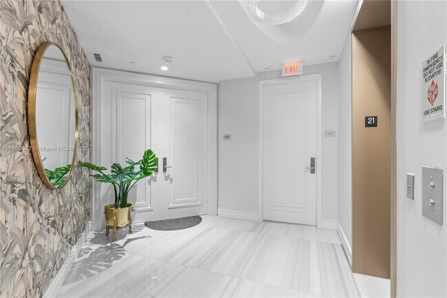 Building Photo - 17901 Collins Ave