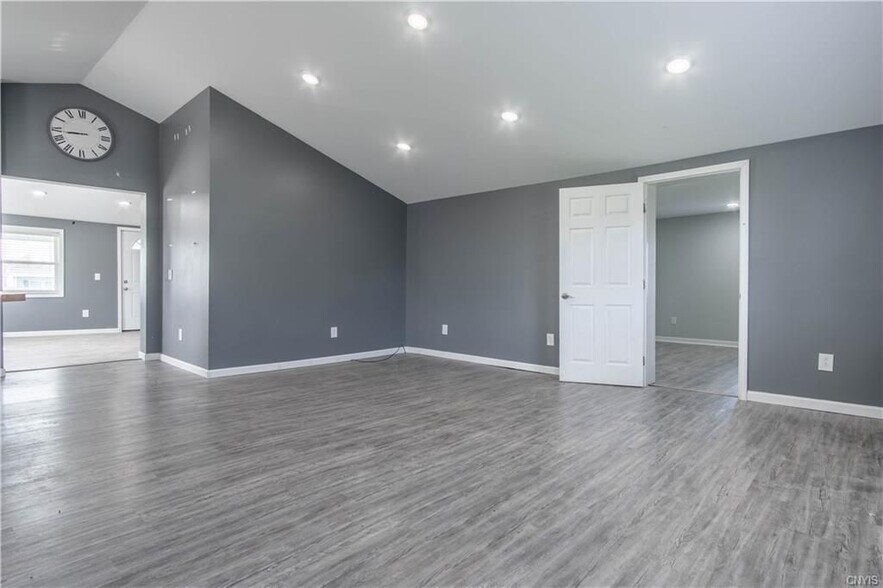 Building Photo - 14530 Dodge Ave