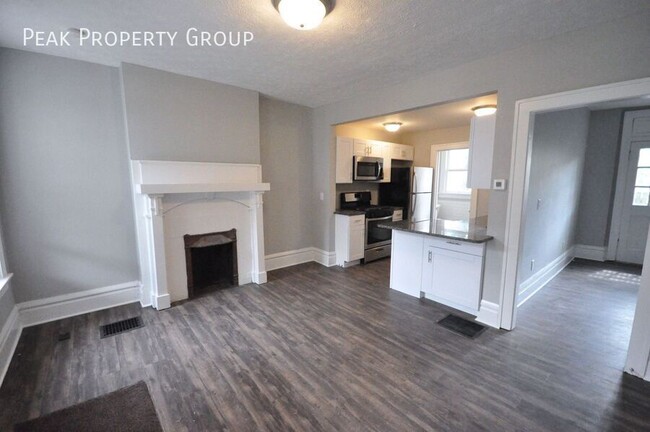 Building Photo - Available Now! 1 Bedroom Apartment Located...