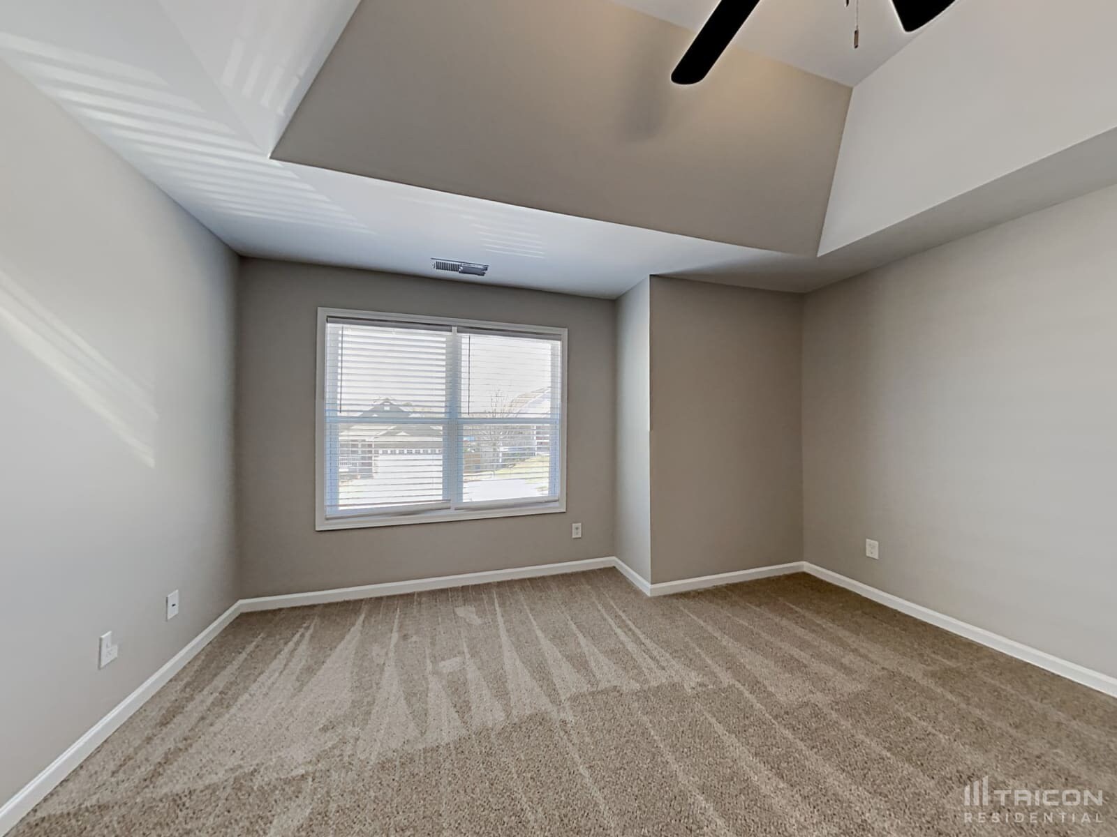 Building Photo - 15 Oakbrook Dr
