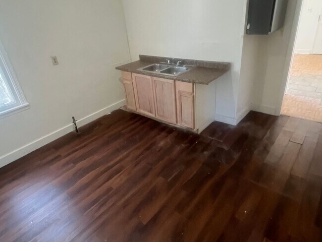 Building Photo - Spacious 3BR Lower Duplex Rental