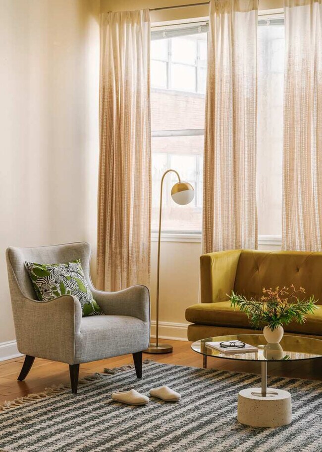 Building Photo - 925 Common St