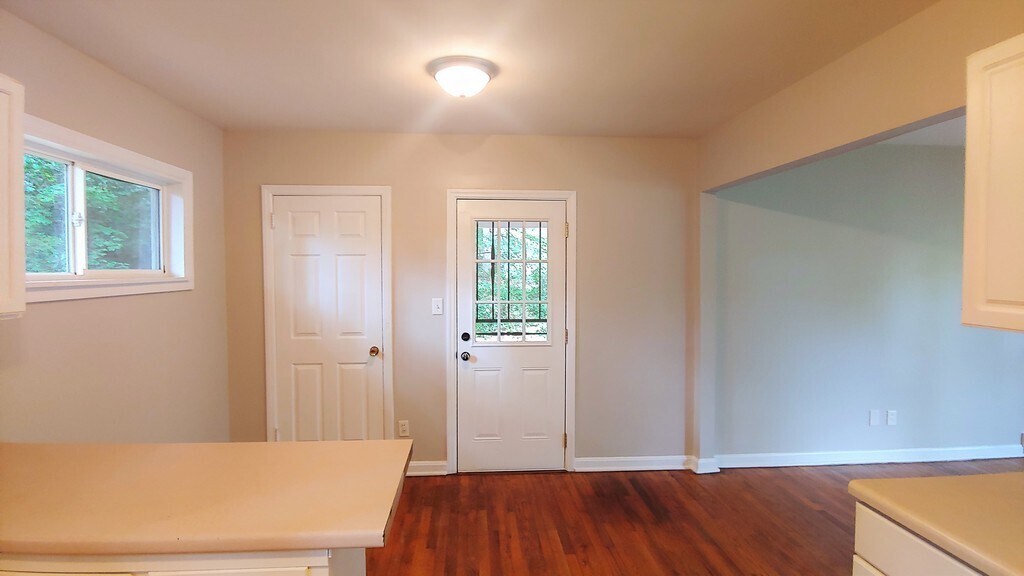 Building Photo - 1589 Tanager Cir