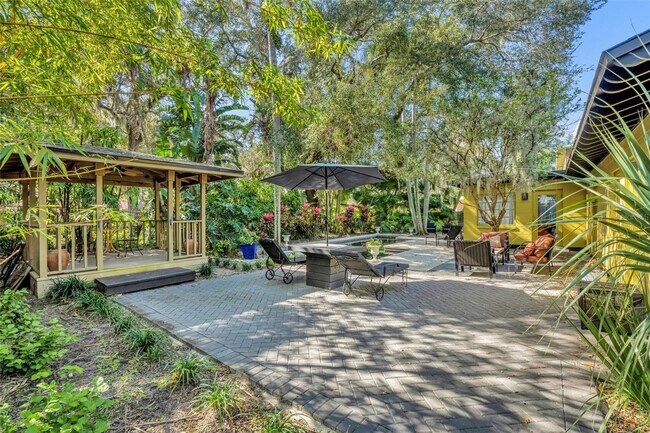 Building Photo - Fabulous pool home in Winter Park!