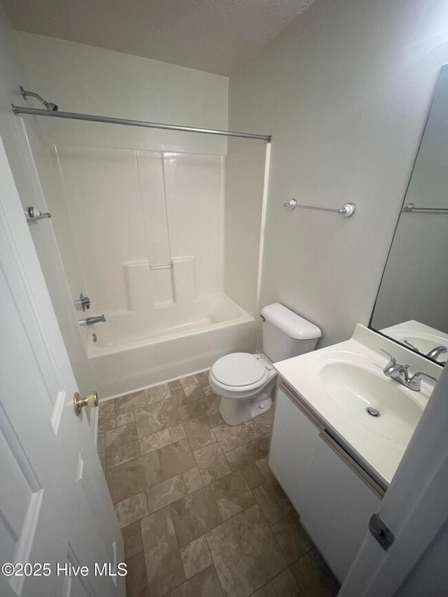 Building Photo - 300 Pinegrove Ct