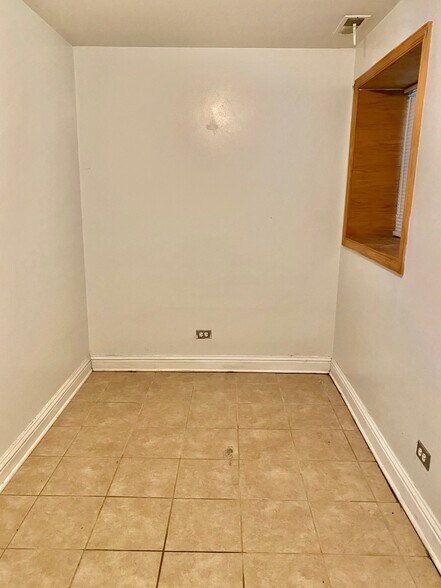 Building Photo - 1228 W 33rd St