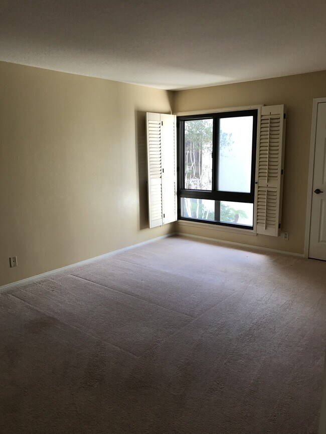 Building Photo - 2BD Condo in Silicon Beach Area Available ...