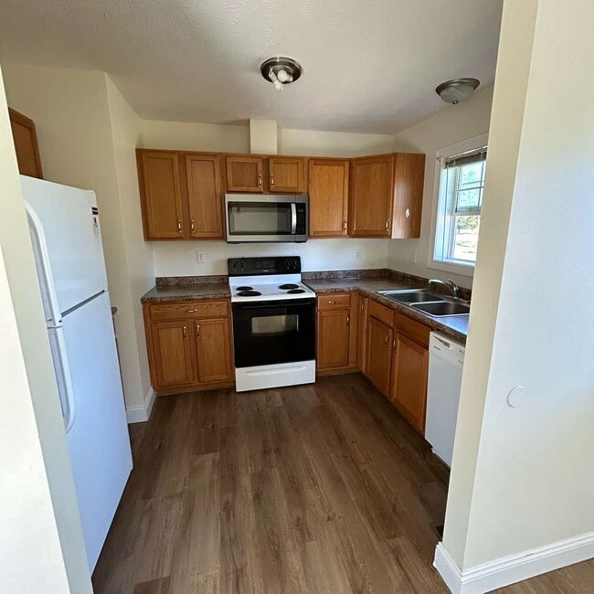 Building Photo - 218 Magnolia St