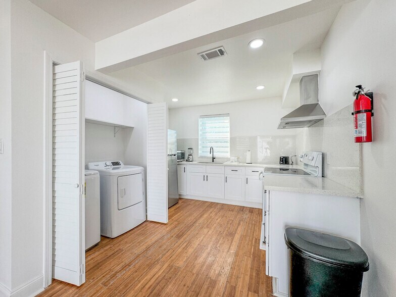 Primary Photo - 3600 Eagle St