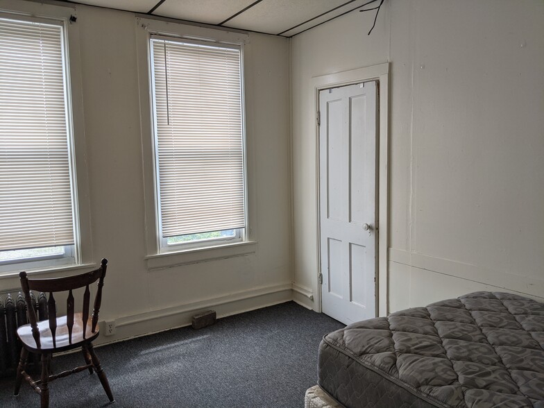 Building Photo - 402 Eddy St