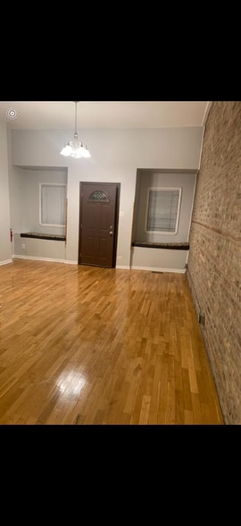Building Photo - 1252 N Greenview Ave