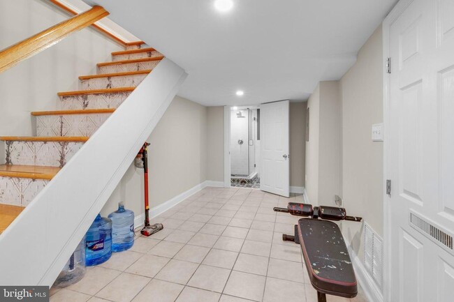 Building Photo - 845 N Bambrey St