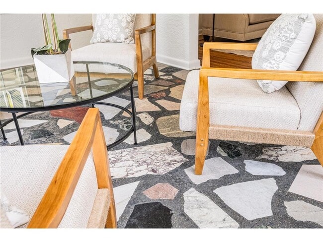 Building Photo - 1621 W 25th St