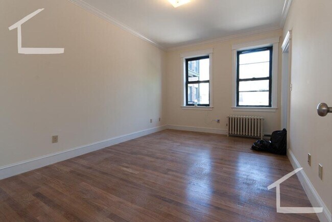 Building Photo - 27 Glenville Ave