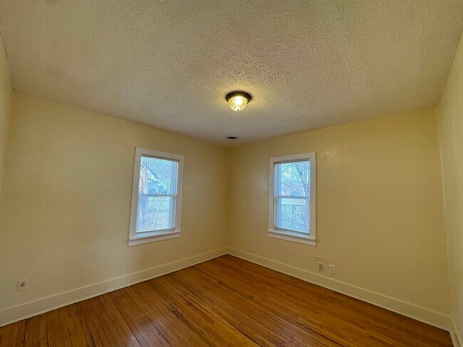 Building Photo - 2824 School St