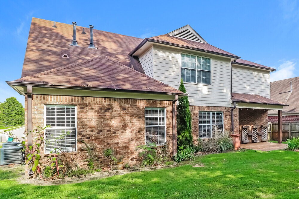 Building Photo - 1637 Lawson Dr