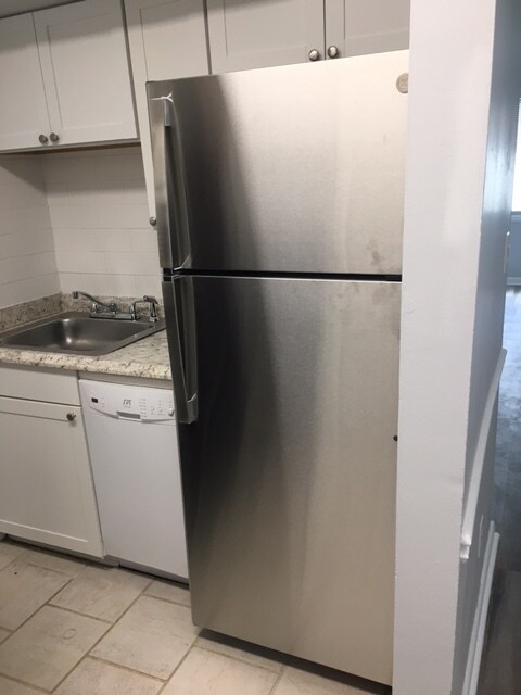 New Fridge and countertops - 100 Biscayne Dr NW
