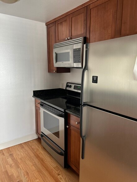 Building Photo - 755 5th Ave NW