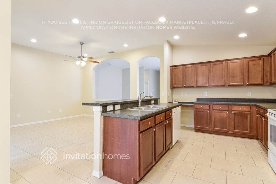 Building Photo - 13037 Old Florida Cir
