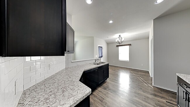 Building Photo - Very Nice 3 Bedroom 2 Bath Home in Yukon Schools